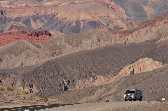 Montanhas coloridas no caminho para San Antonio de Los Cobres - Argentina
